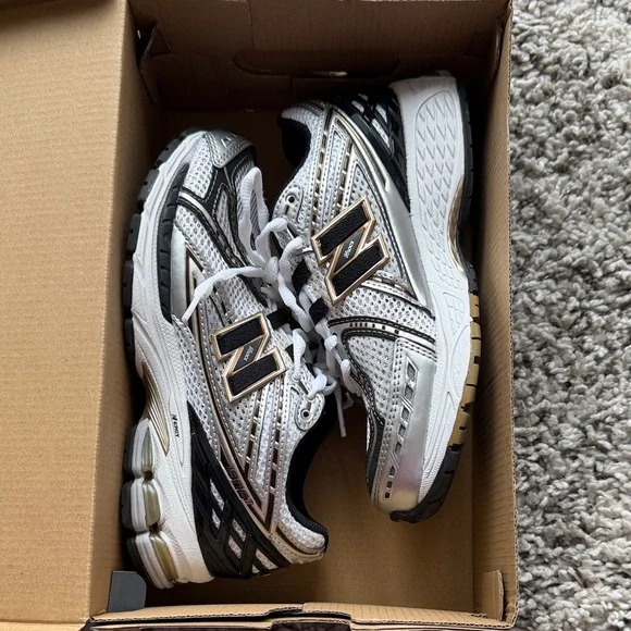 New Balance Silver and Black white gold 1906R size 6.5 - Picture 2 of 8